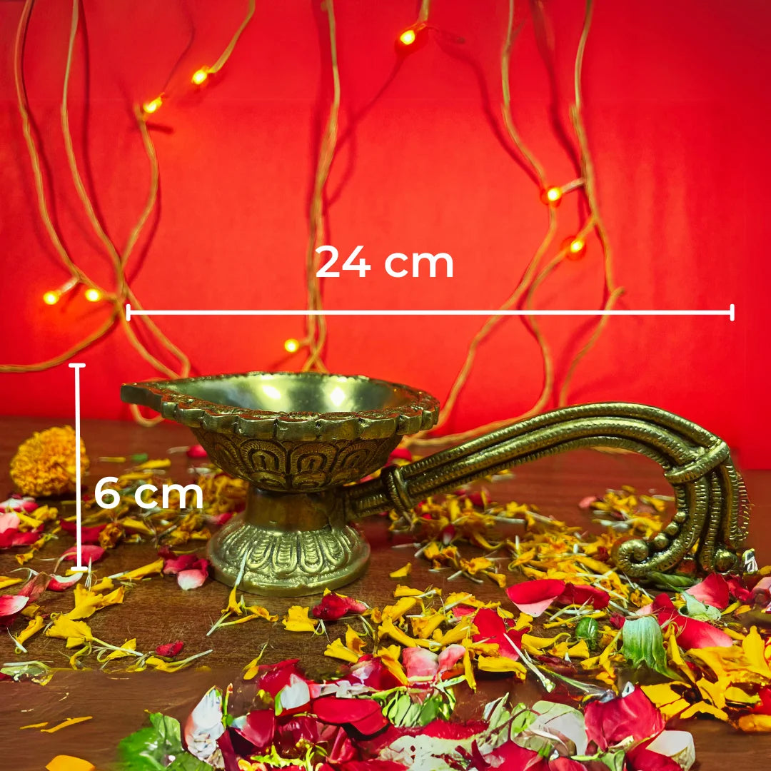 PITTALAM Brass Simple Aarti Diya with Handle - Easy Rituals