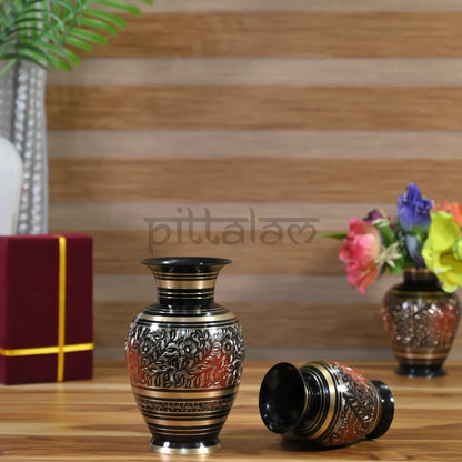 PITTALAM Brass Centre Table Flower Vase - Stylish and Durable Decor Accent